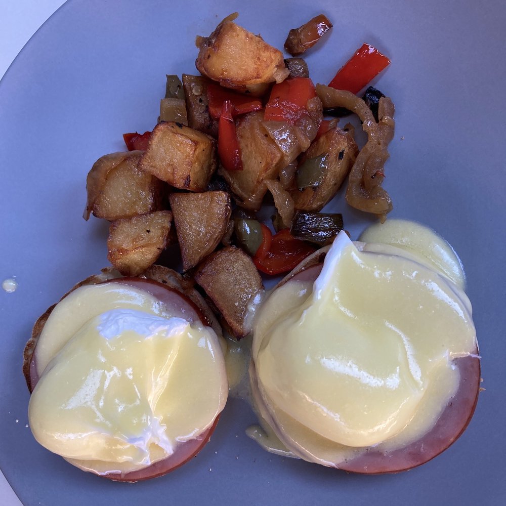 Santé Restaurant - Eggs Benedict: a few more potatoes would have been welcomed - French Near Me - Sonoma, California Santé Restaurant - Eggs Benedict: a few more potatoes would have been welcomed - French Near Me - Sonoma, California