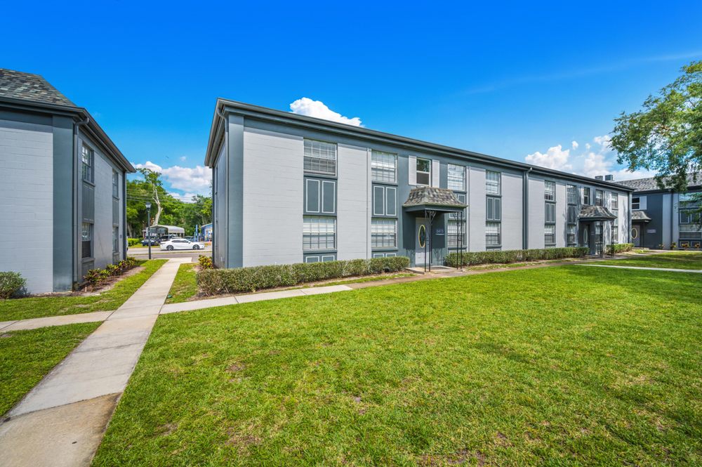 FRENCH QUARTER APARTMENT HOMES 10 Photos 6423 North Armenia Ave