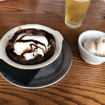 Taverna Rossa - Chocolate chip cookie with vanilla ice cream on top and cinnamon ice cream - Pizza Near Me - Plano, Texas