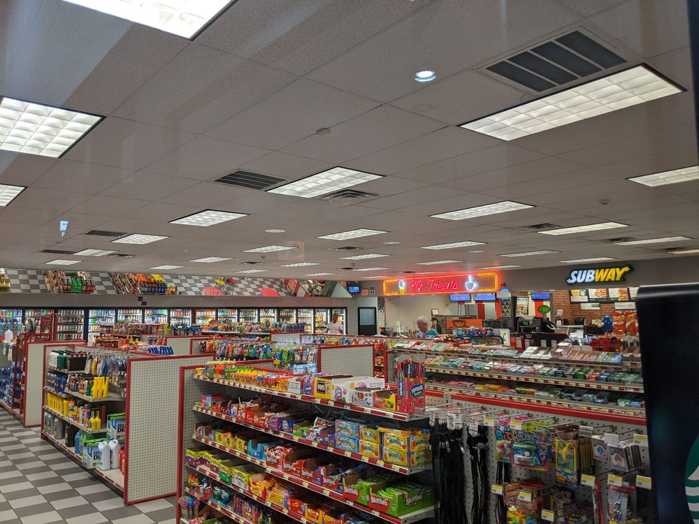 PIC QUIK Updated October 2024 15 Photos 2580 S Don Roser Dr, Las