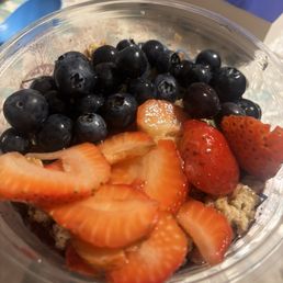 Had the best experience at Everbowl! Mckayla made my bowl and it was delicious. Great service and friendly staff! Will definitely be back!