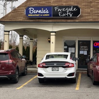 Bernie's Foreside - Entrance - Breakfast & Brunch Near Me - Falmouth, Maine