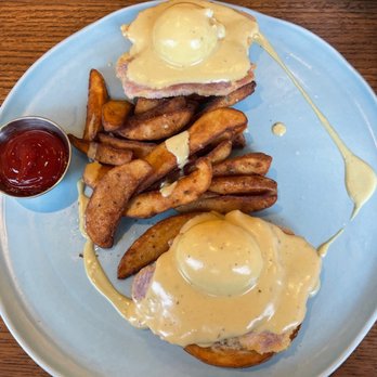 OEB Breakfast - 124 Street - Traditional Benny - Breakfast & Brunch Near Me - Edmonton, Alberta OEB Breakfast - 124 Street - Traditional Benny - Breakfast & Brunch Near Me - Edmonton, Alberta