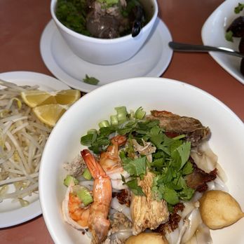 Trieu Chau Restaurant - Dry combo noodles with soup on the side - Chinese Near Me - San Diego, California Trieu Chau Restaurant - Dry combo noodles with soup on the side - Chinese Near Me - San Diego, California