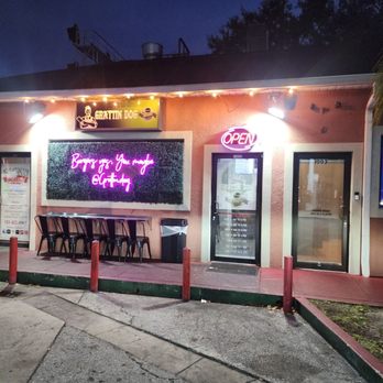 Grattin Dog - Exterior - Burgers Near Me - Altamonte Springs, Florida Grattin Dog - Exterior - Burgers Near Me - Altamonte Springs, Florida