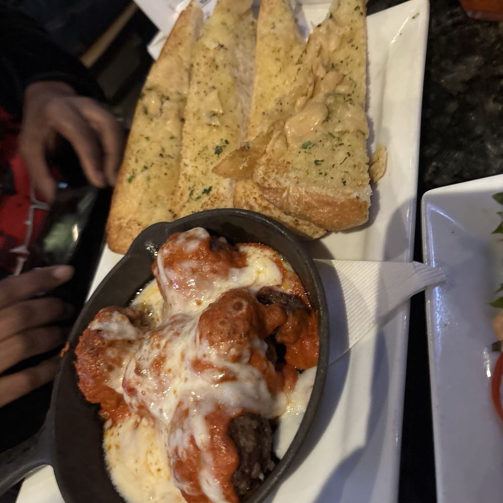 Jonathan’s Grille - Bake - Sports Bars Near Me - Jackson, Tennessee