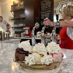 Red’s Soda Fountain And Ice Cream - Great service
