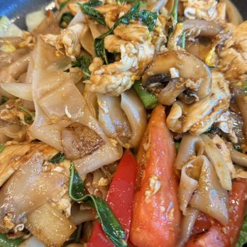 Krok - DRUNKEN NOODLE with chicken - Thai Near Me - Las Vegas, Nevada
