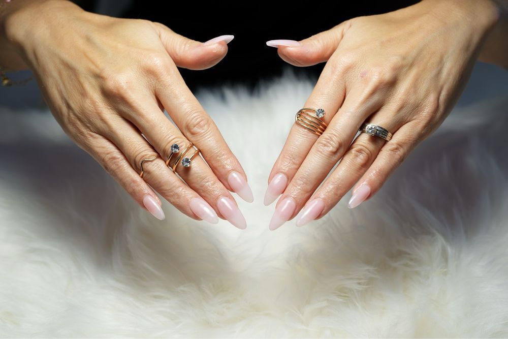 Nuyen Nail Care & Spa Logo