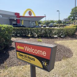 McDonald's - DINING ROOM IS NOT OPEN 24 hrs even though the sign at their drive in entrance states that.