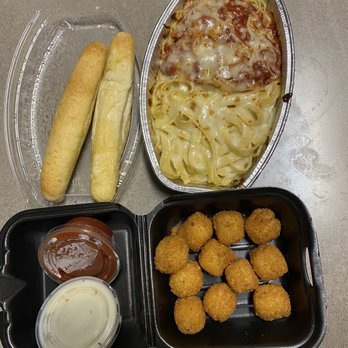 Fazoli's - 2 Breadsticks, Spaghetti and Fettuccine Alfredo Duo, cheese bites w/marinara and alfredo sauce - Italian Near Me - Memphis, Tennessee
