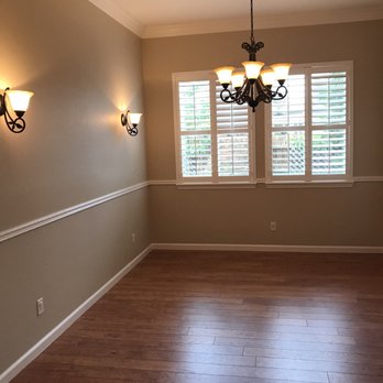 Modern Home Renovations - empty living room with hardwood floors - General Contractors Near Me - Visalia, California Modern Home Renovations - empty living room with hardwood floors - General Contractors Near Me - Visalia, California