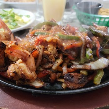 La Nueva Perla - Sizzling shrimp fajitas enough to share. - Mexican Near Me - South San Francisco, California La Nueva Perla - Sizzling shrimp fajitas enough to share. - Mexican Near Me - South San Francisco, California