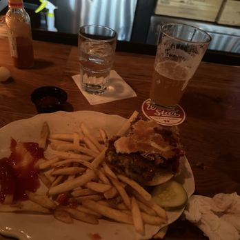 White Star Warren - The Thanksgiving burger (which was a bit iffy) and a glass of Kane IPA. - Burgers Near Me - Jersey City, New Jersey White Star Warren - The Thanksgiving burger (which was a bit iffy) and a glass of Kane IPA. - Burgers Near Me - Jersey City, New Jersey