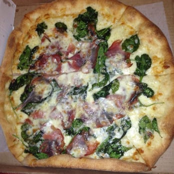 Picnic Pizza - Bianca con Rughetta e prosciutto - Pizza Near Me - Kingston, New York