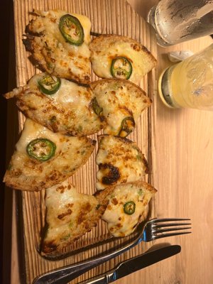 Marlow's Tavern by null