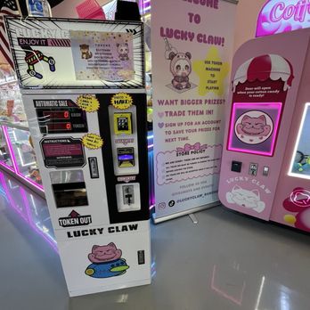 Lucky Claw - token machine at the front :) - Arcades Near Me - Rancho Cucamonga, California