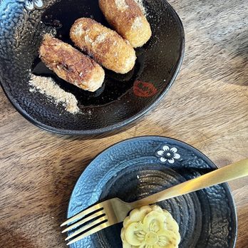Royal Highness Zhu 朱椿 - Three Cannons (ChengDu) and ChengDu Osmanthus Cake - Hot Pot Near Me - Chicago, Illinois