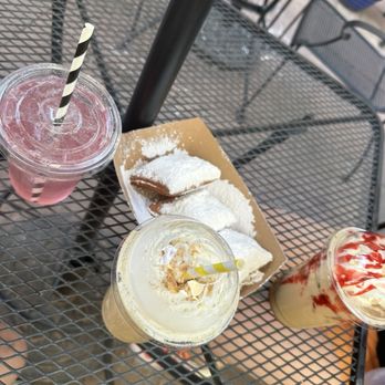 Rocky Mountain Beignets - bayou dragon + banana pudding latte + white chocolate raspberry latte + beignets - Breakfast & Brunch Near Me - Manitou Springs, Colorado