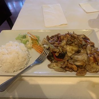 Chef Yu - Chicken basil - Szechuan Near Me - New York, New York Chef Yu - Chicken basil - Szechuan Near Me - New York, New York