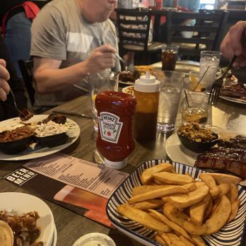 F325 Bbq - Tom and delicious BBQ - Bars Near Me - North Kansas City, Missouri