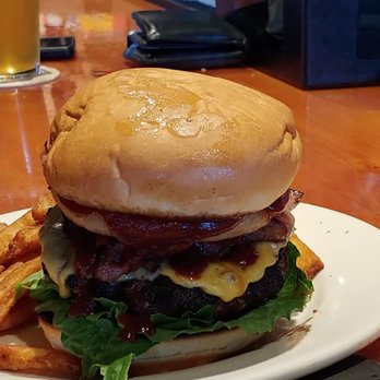 Slanted Tree Kitchen & Taproom - BBQ burger - Burgers Near Me - Fairfield, California
