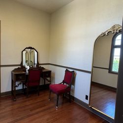 Galindo House And Gardens - Vanity area to get ready for event on the second floor