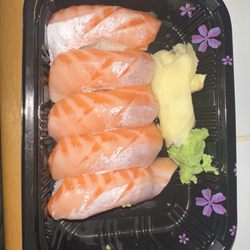 Vincent's - Poorly cut salmon sushi