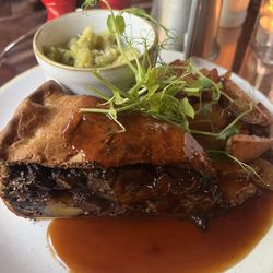 Bear & Billet - Steak and Ale pie