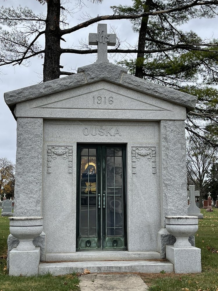 ST ADALBERT CEMETERY & MAUSOLEUMS Updated April 2024 46 Photos