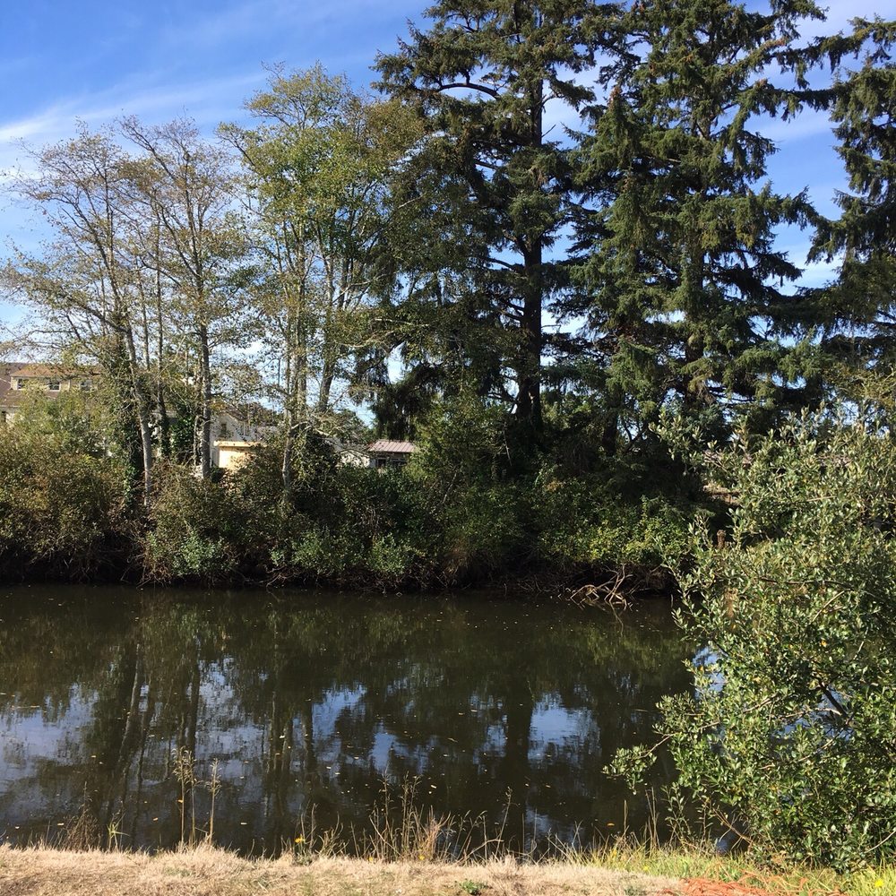Buoy's Best - Sit outside and dine by the river - Seafood Near Me - Seaside, Oregon