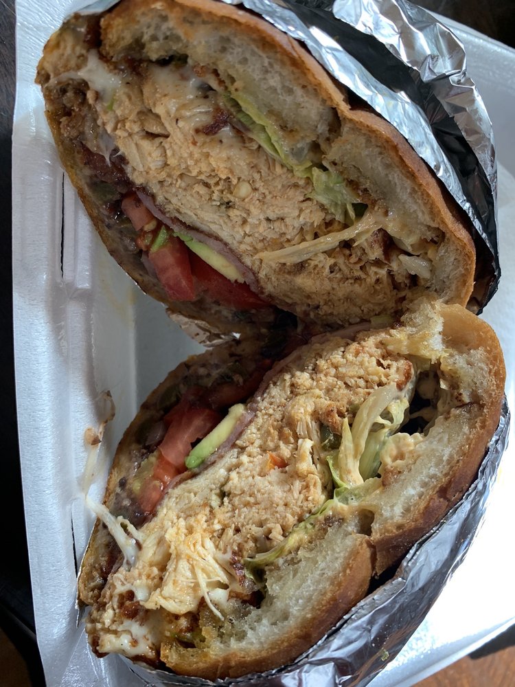 Manny’s Tortas Logo