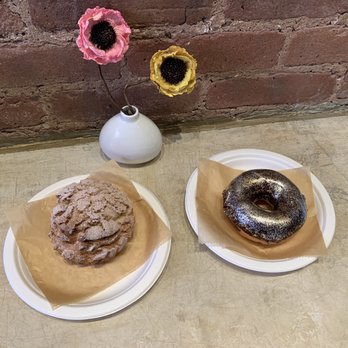 AlimamaTea - Bubble tea cream puff and oynx chocolate mochi doughnut - Desserts Near Me - New York, New York