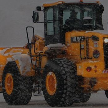 D & E Landscaping & Grading - a snow plow - Snow Removal Near Me - Richmond, Michigan D & E Landscaping & Grading - a snow plow - Snow Removal Near Me - Richmond, Michigan