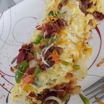 Stuff’s Restaurant - Bacon, sausage, peppers and onions omelet - American Near Me - Wisconsin Dells, Wisconsin