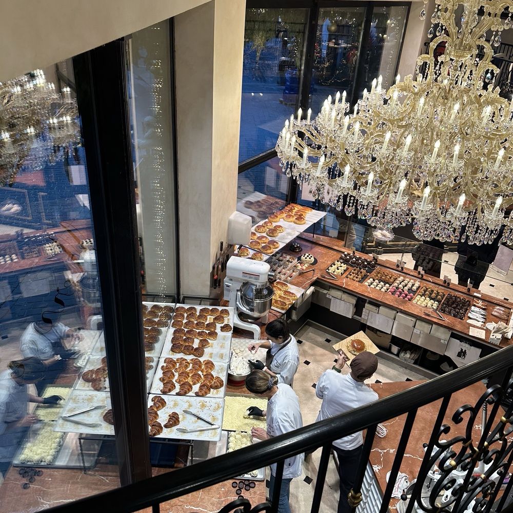 Aux Merveilleux - Aux Merveillew mezzanine - Patisserie/Cake Shop Near Me - Bruges, VWV