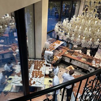 Aux Merveilleux - Aux Merveillew mezzanine - Patisserie/Cake Shop Near Me - Bruges, VWV