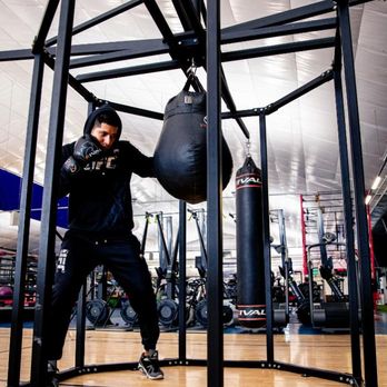 Carrefour Multisports - Photo - Sports Clubs Near Me - Laval, Quebec