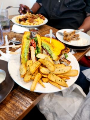 Lola’s Kitchen by null