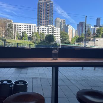 Pike Taproom Summit - Great people-watching views - Pretzels Near Me - Seattle, Washington