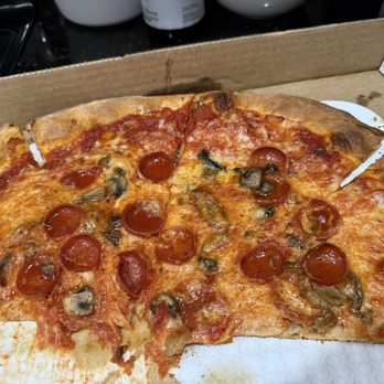 Bronx House Pizza - Oily pepperoni - Italian Near Me - Palm Coast, Florida