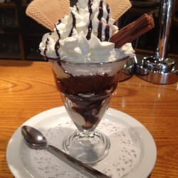 Little Crown Inn & Restaurant - Death by Chocolate Sundae :)
