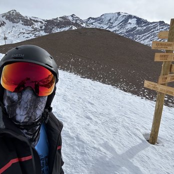 Valle Nevado - 12,000 foot level, not much snow this year. - Hotels Near Me - Santiago, RM