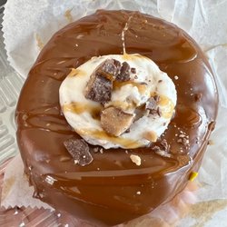 Backerei & Coffee Shop - Caramel Heath Donut