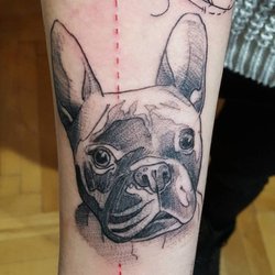 DIE KLINIK  FÜR PIERCING UND PERMANENT MAKE UP