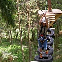 1. Naturerlebnis-Hochseilgarten Zauberwinkl - Oder über Brücken, imemr angegurtet am Sicherungsseil
