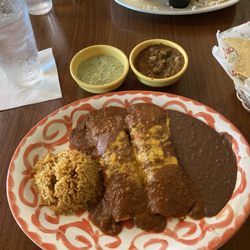 Los Cucos Mexican Cafe - Waco - Beef enchiladas , fish tacos