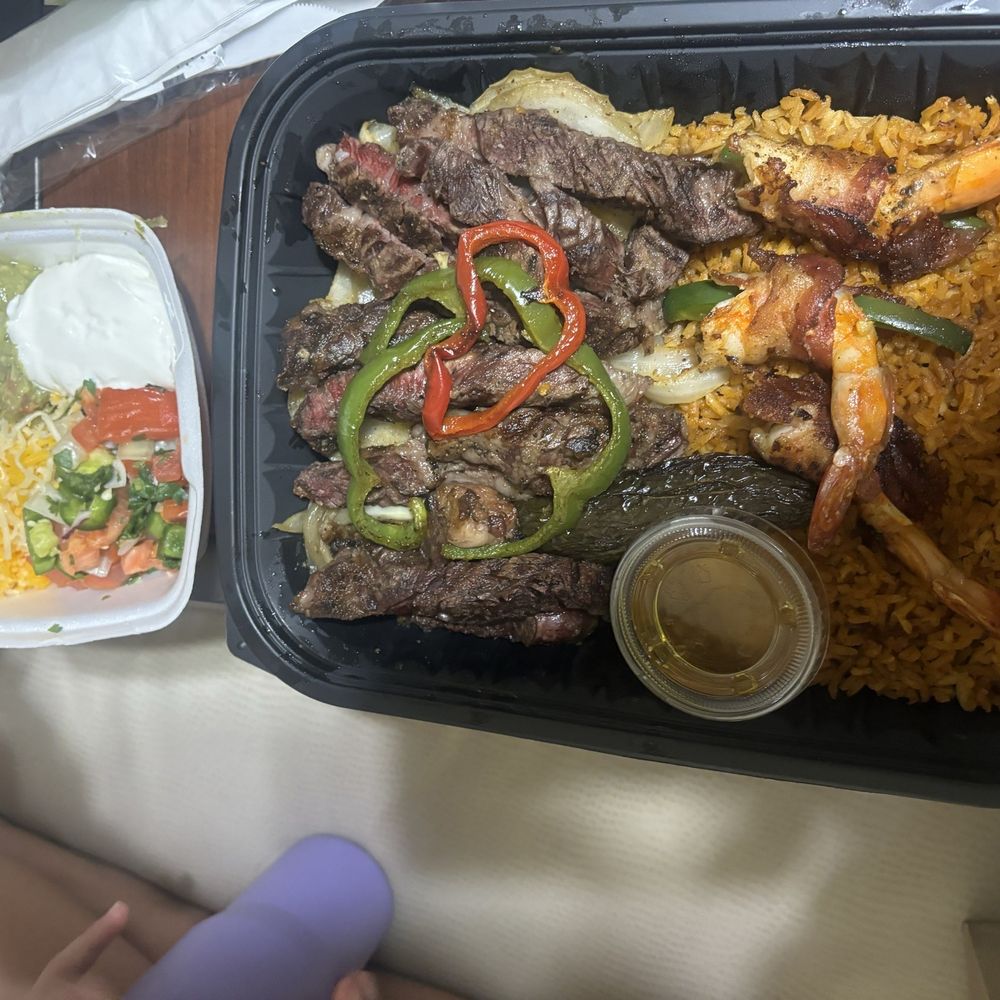 Ribeye fajita with shrimp brochette Ribeye fajita with shrimp brochette