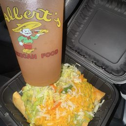 Taquitos and Tamarindo drink