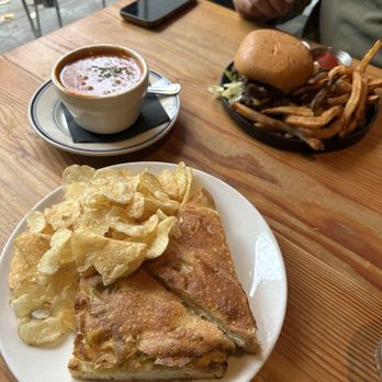 Cafe Hitchcock - Grilled cheese, chips, tomato basil soup and burger plate - New American Near Me - Bainbridge Island, Washington
